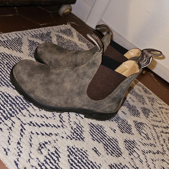 Women's Blundstone Boots size 9.5US - Picture 1 of 4